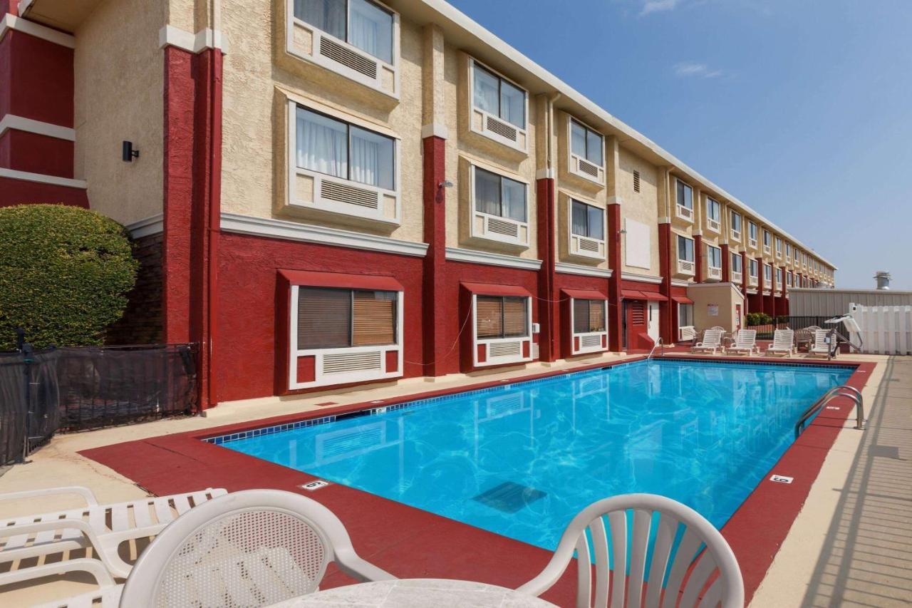 Ramada By Wyndham Oklahoma City Airport North Dış mekan fotoğraf